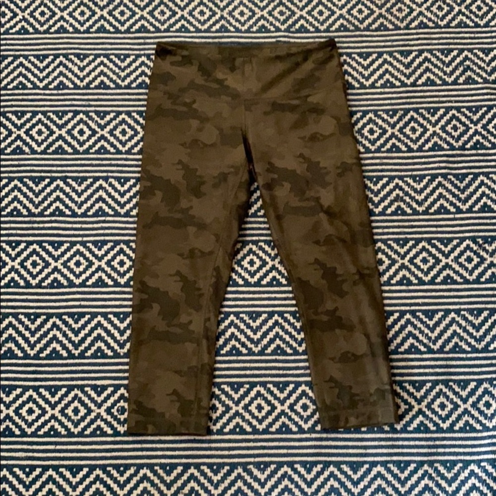 Lulu WU LR capris